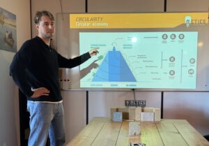 Thijs van NETICS gives an inspiring session on Circular Economy